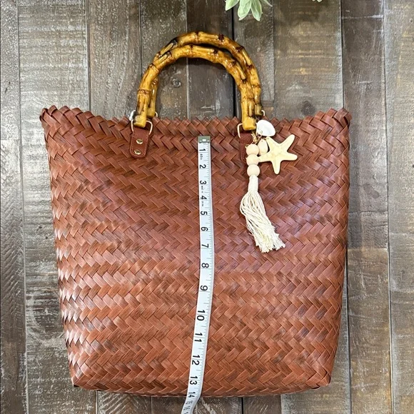 NWT Tommy Bahama Woven Basket Tote Bag Bamboo Handle Starfish Charm - Picture 14 of 16